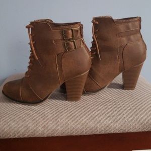 Buckle Detailed Ankle Booties